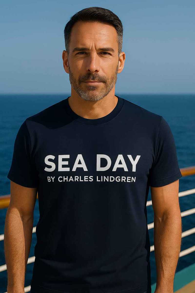 Navy Herren T-Shirt mit weißer Aufschrift SEA DAY by Charles Lindgren