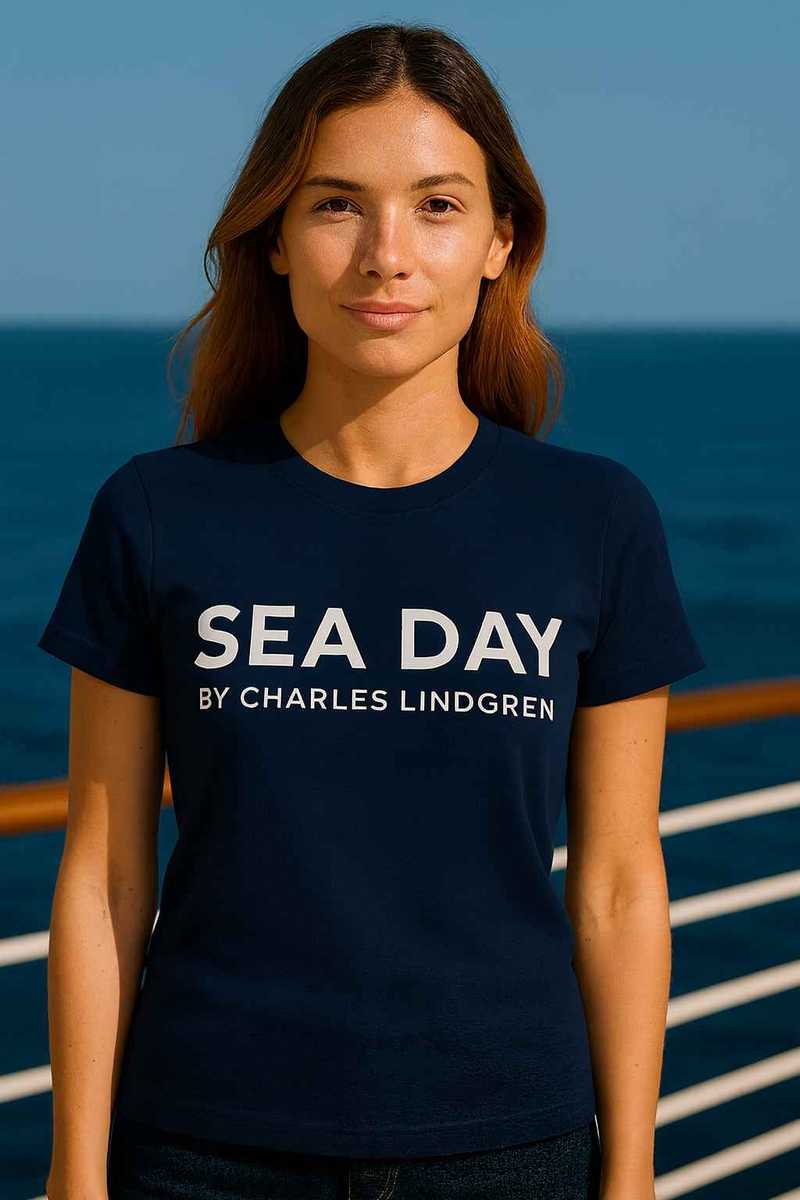 Navy Damen T-Shirt mit weißer Aufschrift SEA DAY by Charles Lindgren.