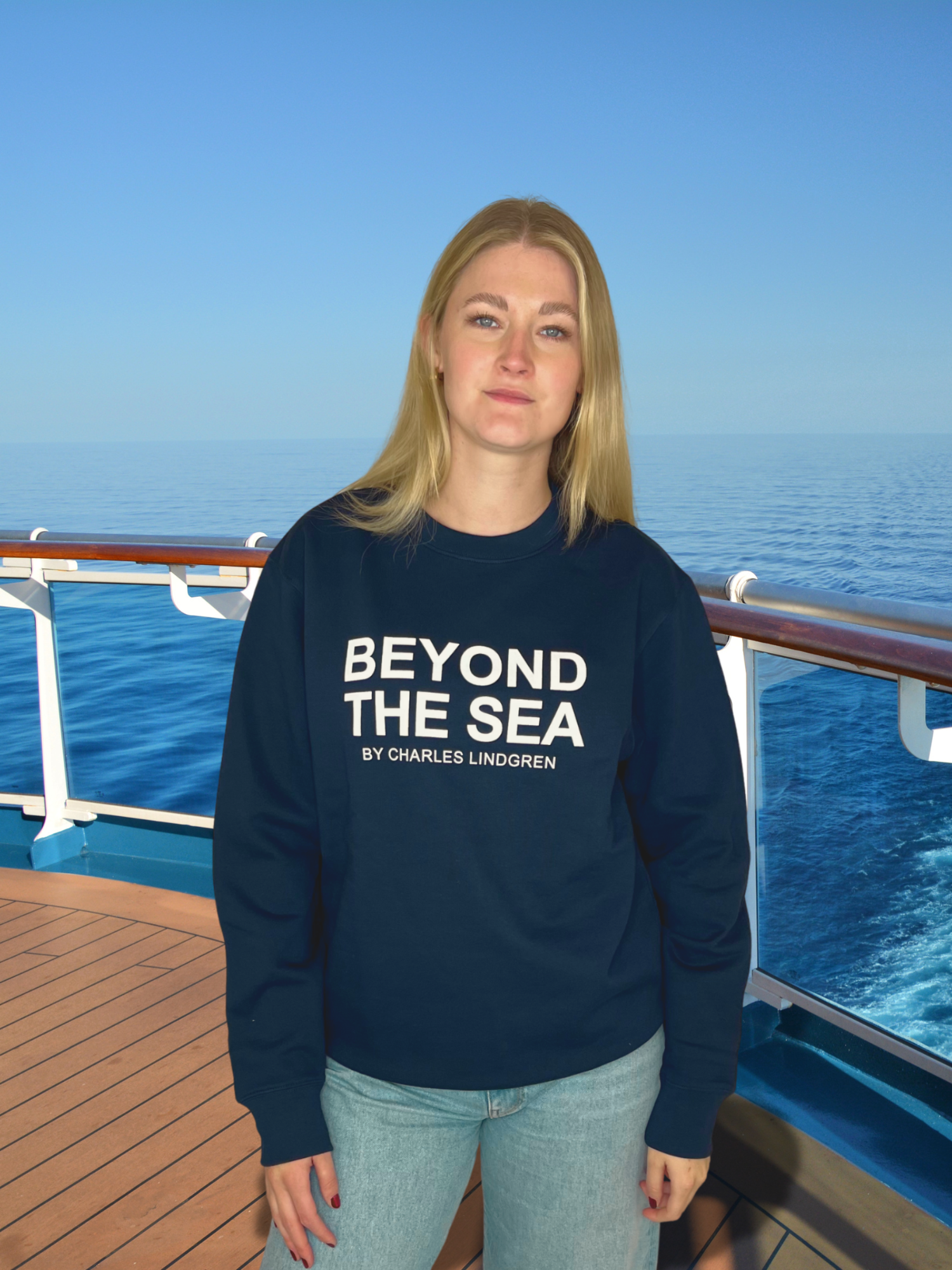 BEYOND THE SEA Sweatshirt Damen unisex NAVY vorne Kreuzfahrt charles lindgren offiziell