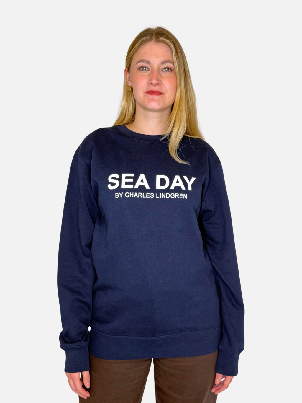 SEA DAY Sweatshirt Navy Unisex Damen vorne Charles Lindgren Offiziell