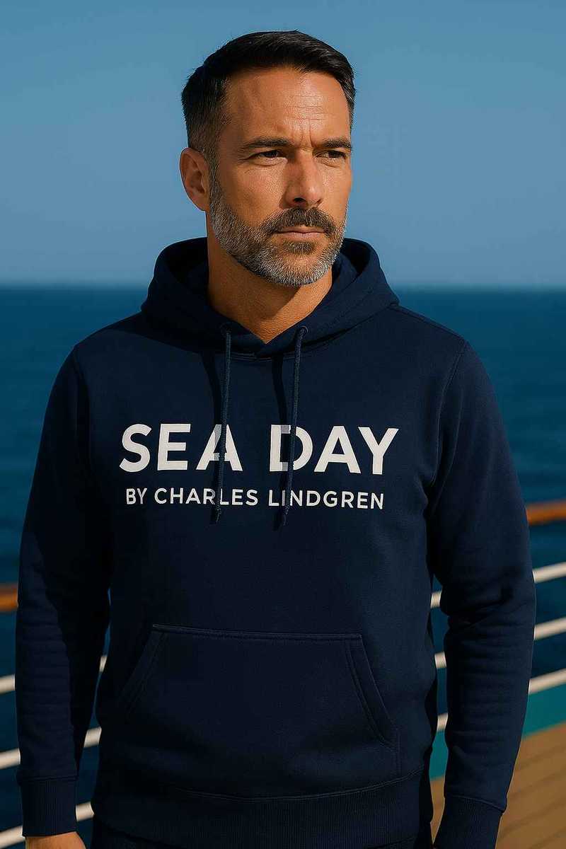 Navy Herren Hoodie mit weißer Aufschrift SEA DAY by Charles Lindgren