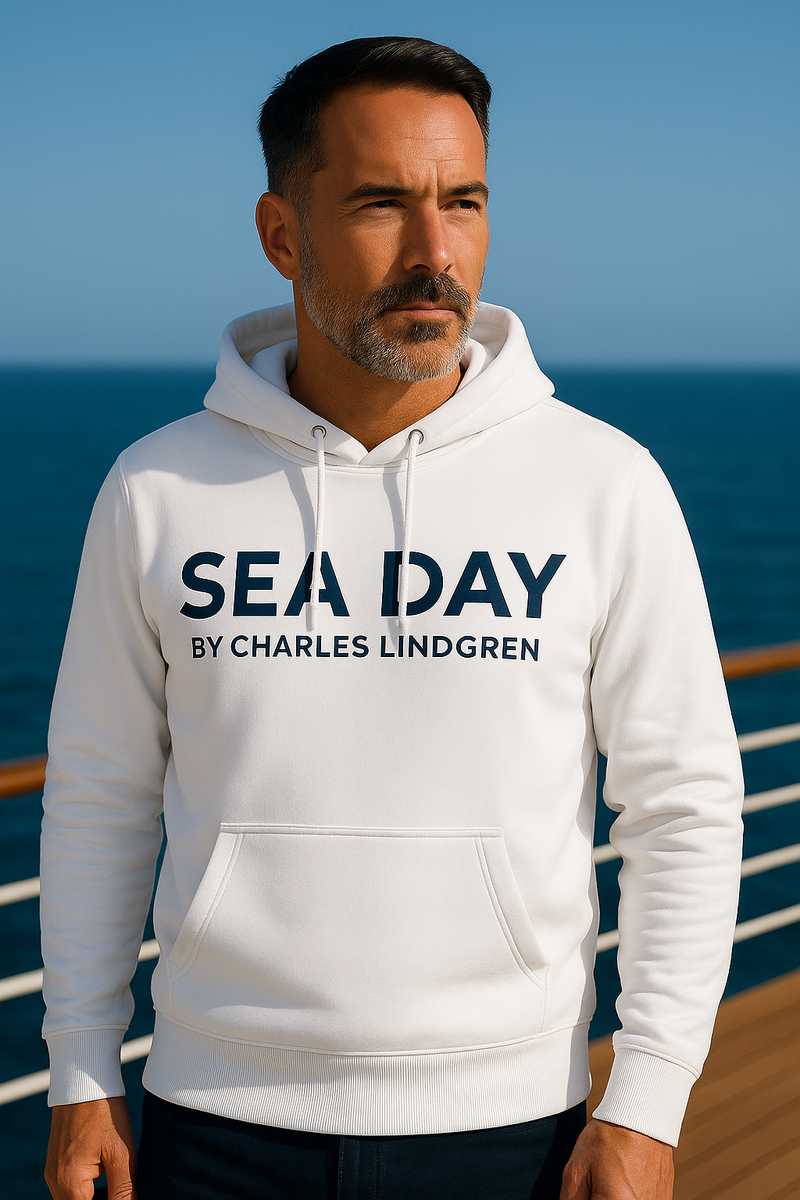 Weißer Herren Hoodie mit navyblauer Aufschrift SEA DAY by Charles Lindgren