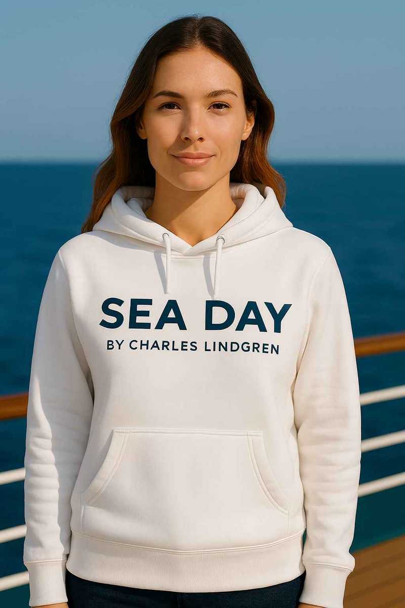 Weißer Damen Hoodie mit navyblauer Aufschrift SEA DAY by Charles Lindgren